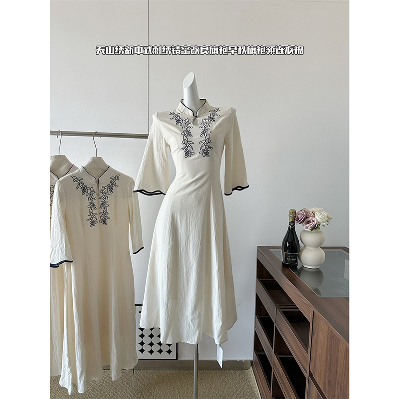 禾天山绣新中式2025早秋改良旗袍