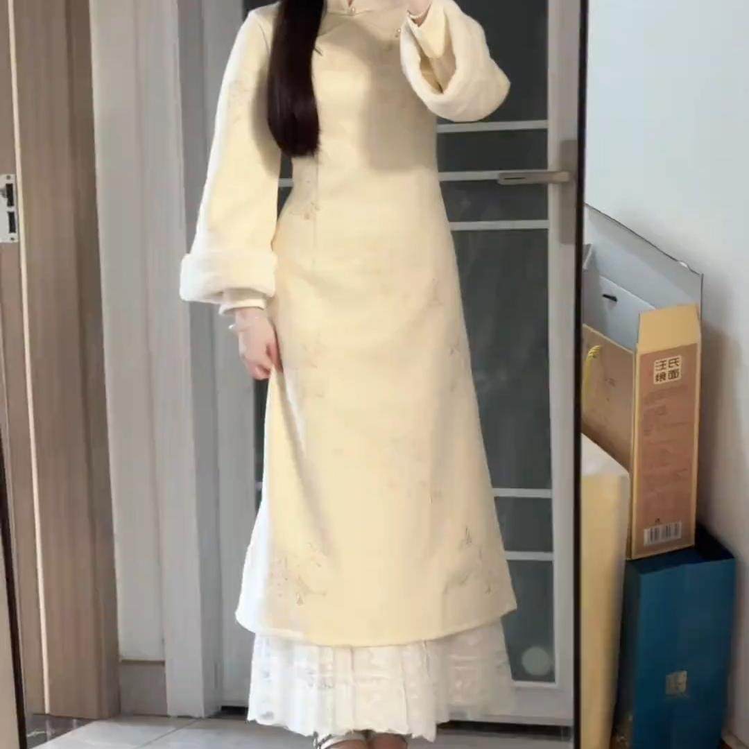 2025冬季新款米白绣花加绒保暖改良旗袍倒大袖复古风日常款连衣裙,女装/女士精品,旗袍,淘宝优惠券,粉丝福利购,淘宝优惠卷