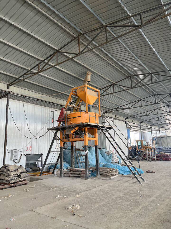 4月11日克拉玛依8样设备整体拍卖含：配料机（PDL1200(3500(X²）2台、压滤机1台、渣浆泵1台、筛沙机1台、手动液压搬运车1辆、搅拌机1台、钢托盘188个网络拍卖公告