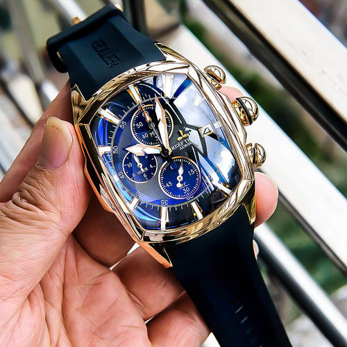 瑞夫泰格多功能石英表酒桶形厚重手表 Reef Tiger Quartz Watch