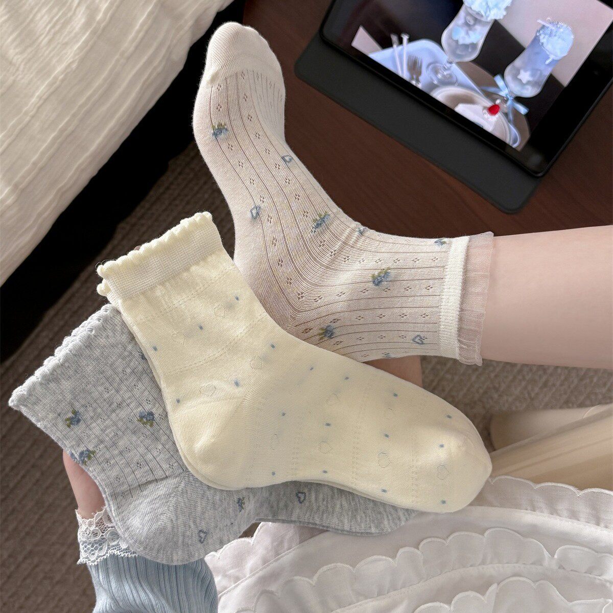 春夏薄款温柔小碎花袜子女法式蕾丝花边短筒透气网眼女款无骨棉袜