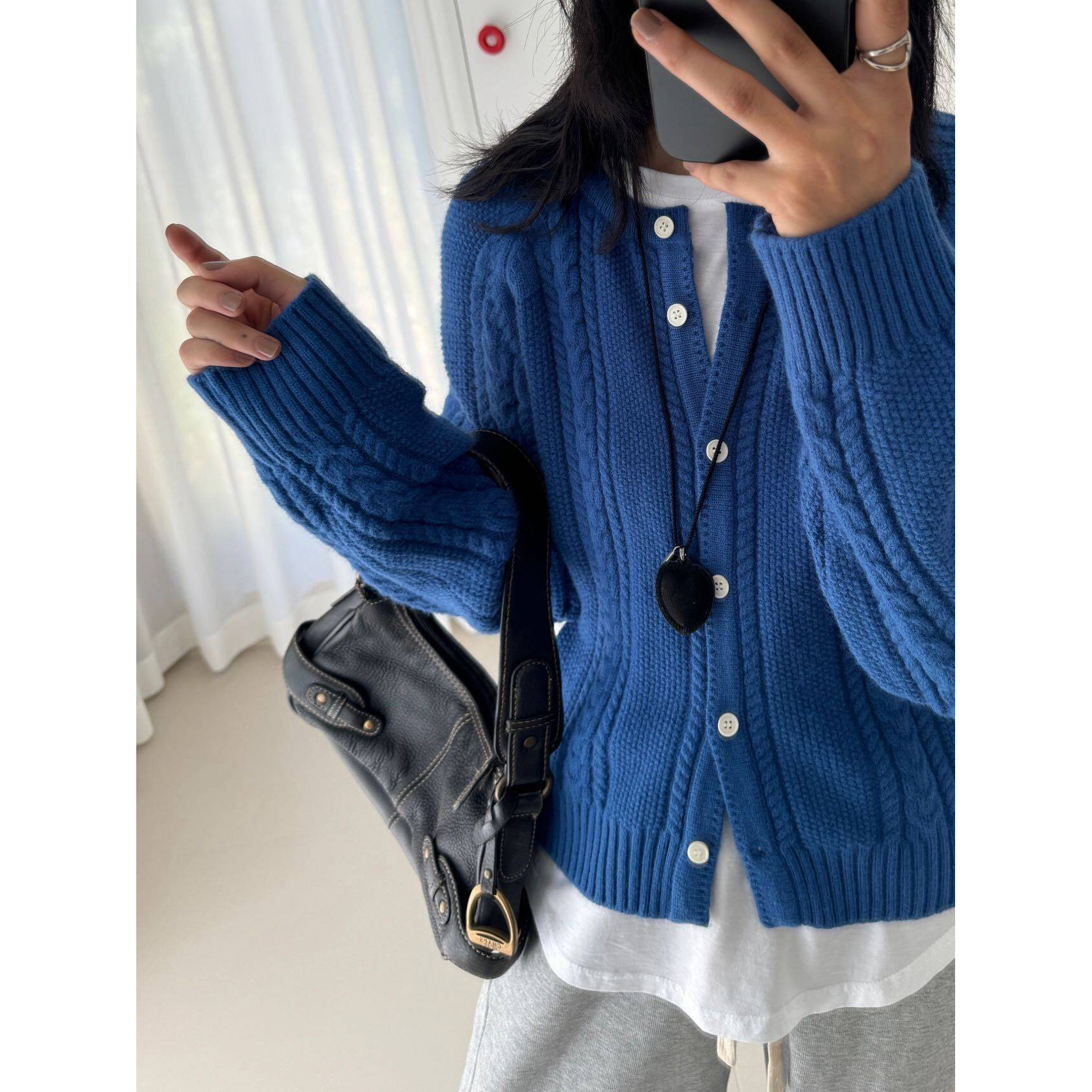 韩系复古圆领麻花针织开衫女秋冬新款软糯厚实插肩袖短款毛衣外套