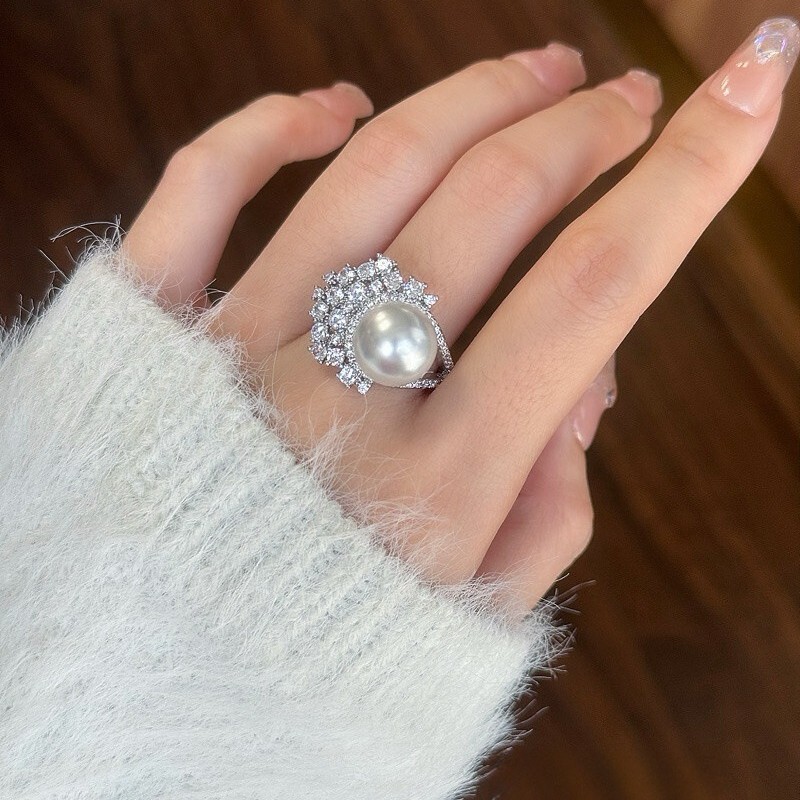 大颗粒施家澳白珍珠满钻月牙戒指女轻奢小众设计高级感开口食指戒