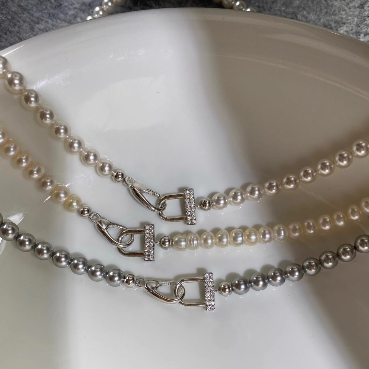 s925纯银正圆施家珍珠马蹄U形锁扣项链女精致小众轻奢时尚锁骨链