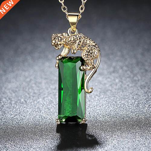 Fashion Panther Inlaid Emerald Crystal Pendant Necklace Exqu
