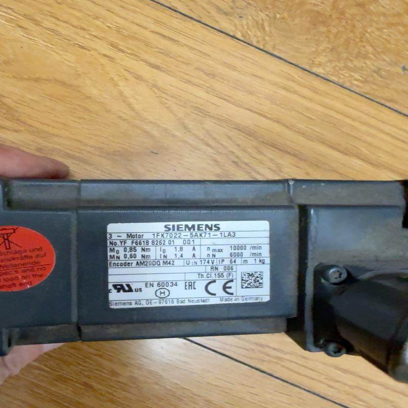 西门子伺服电机1FK7022-5AK71-1LA3，(议价）