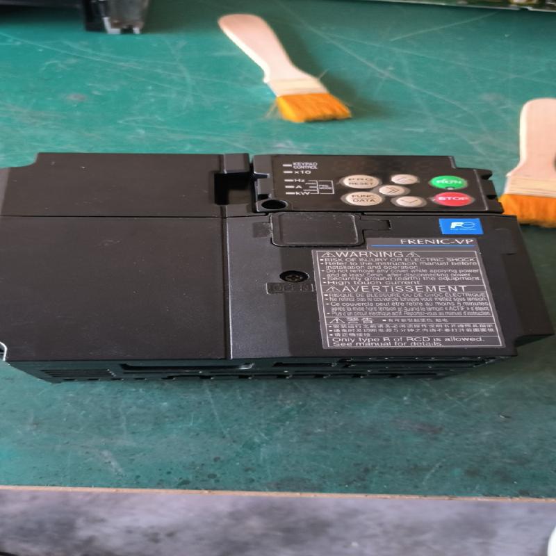 出富士F2S变频器小功率主板一套，带整体所料外壳一套(议价）