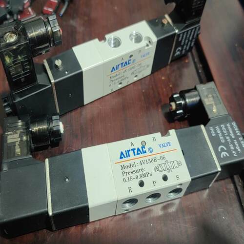 亚德客电磁阀4V130E-06双控电磁阀，拆机配件，(议价）
