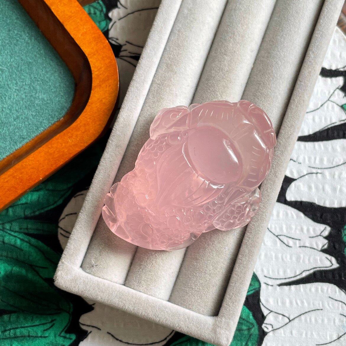 可收藏门店老板用天然7a马达加斯加粉晶精工雕刻三脚金蟾吊坠挂件