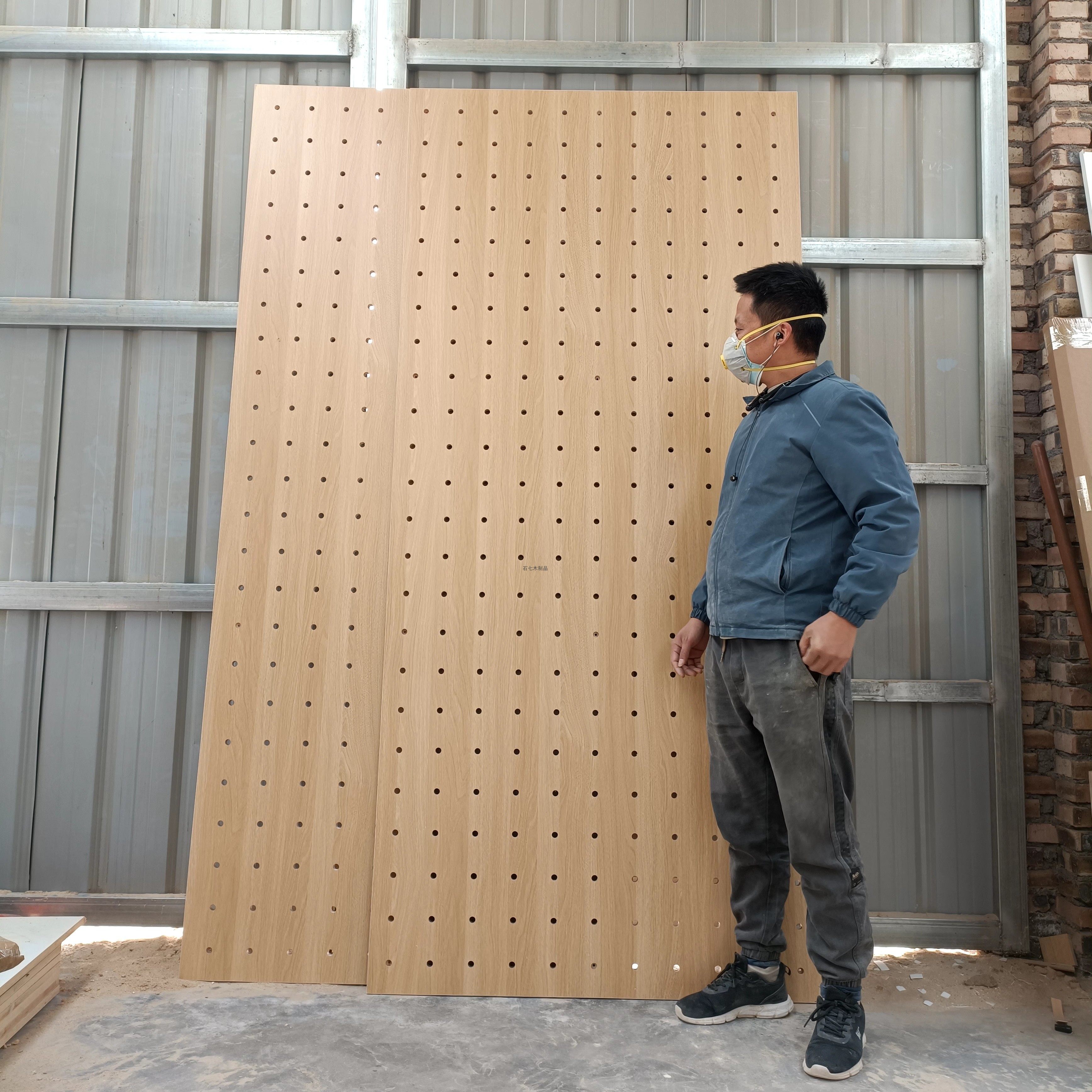 实木洞洞板墙上木质置物架定制