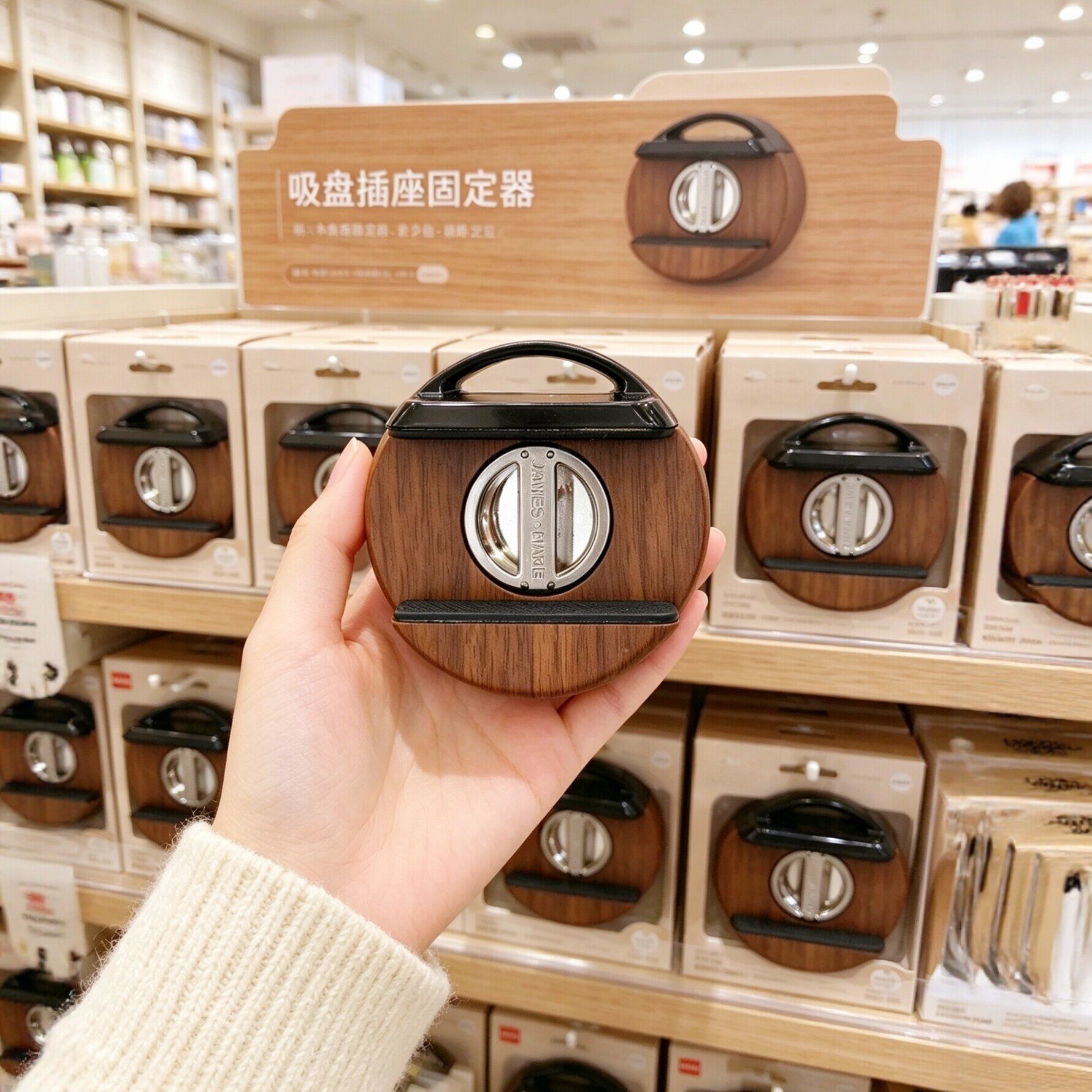 插排固定器吸盘无痕理线器墙壁免打孔防松动床头强力插座面板神器