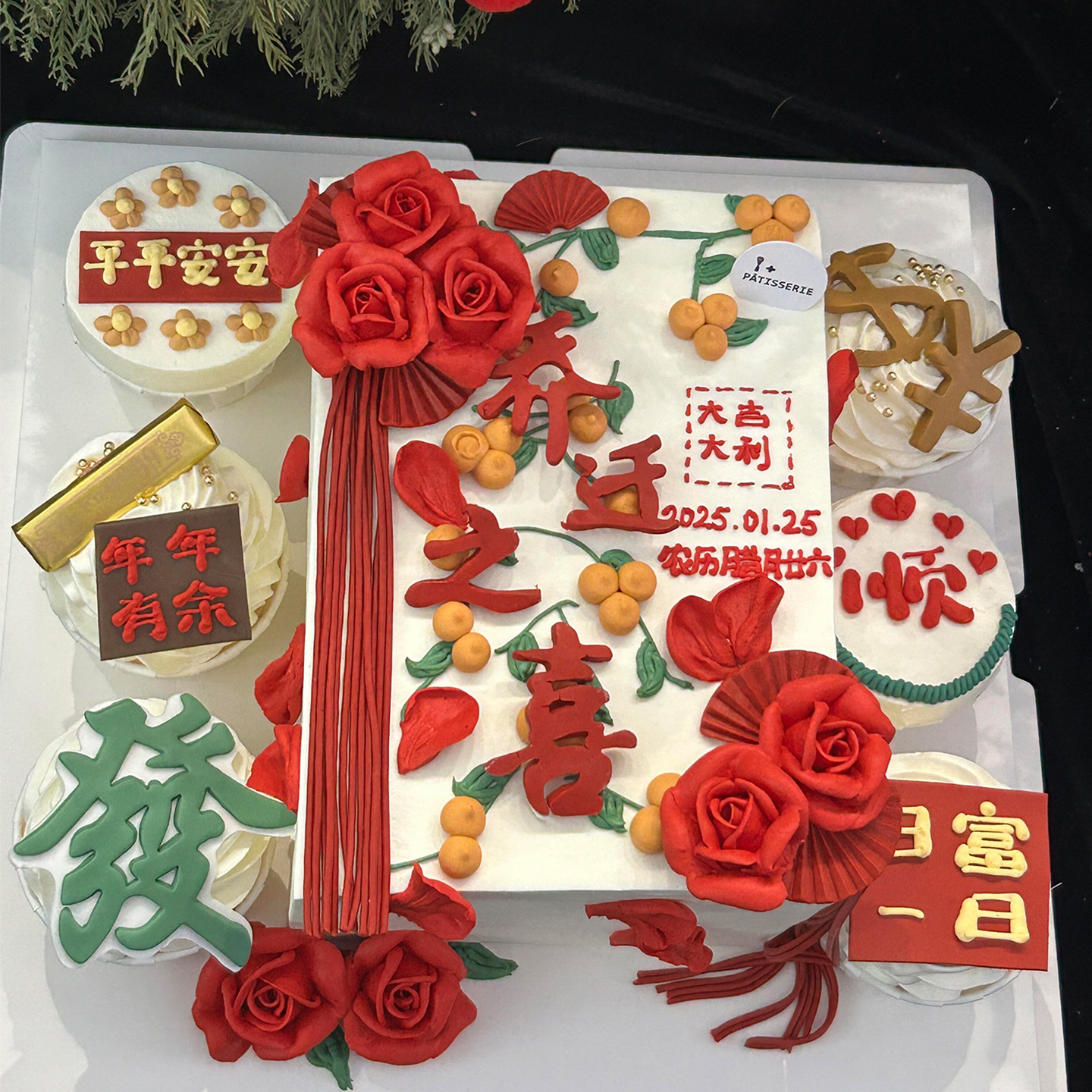 国风红色系奶油玫瑰乔迁之喜蛋糕