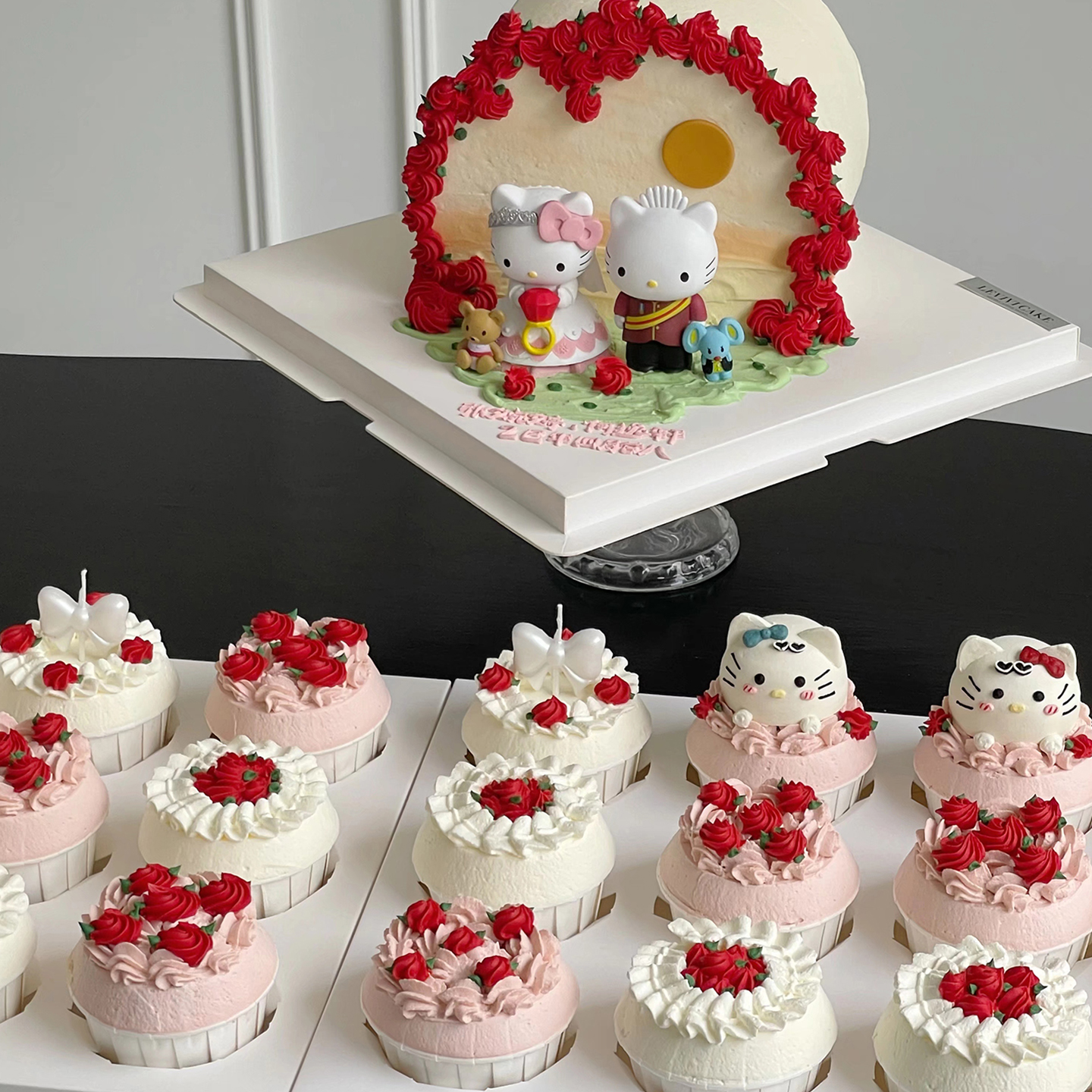 可爱情侣KT猫订婚宴结婚蛋糕