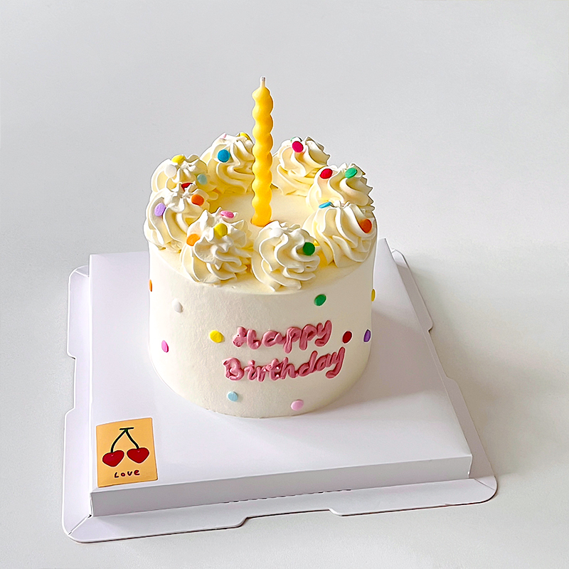 简约风切片糖烘焙四寸纯白色蛋糕