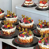 2026新年除夕夜草莓数字蜡烛巴斯克蛋糕装 饰春节仪式 感蝴蝶结丝带