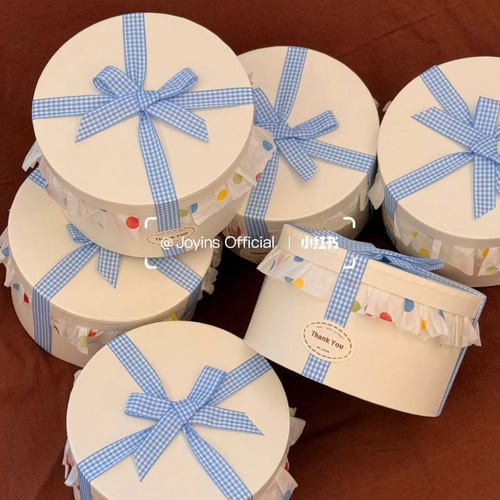 多巴胺蓝格波点花边蛋糕礼盒装扮