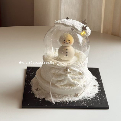 圣诞节梦幻雪景主题水晶球蛋糕