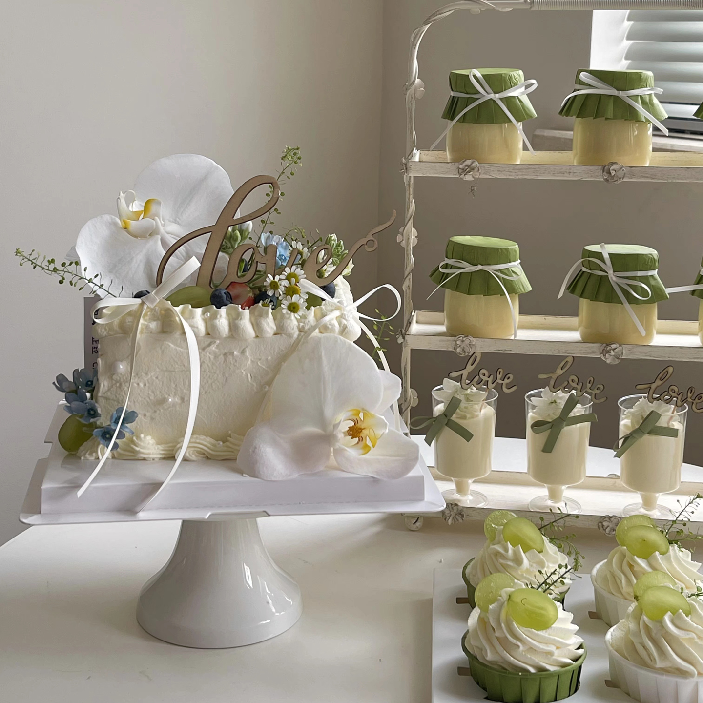 森系订婚结婚宴甜品台蛋糕装饰