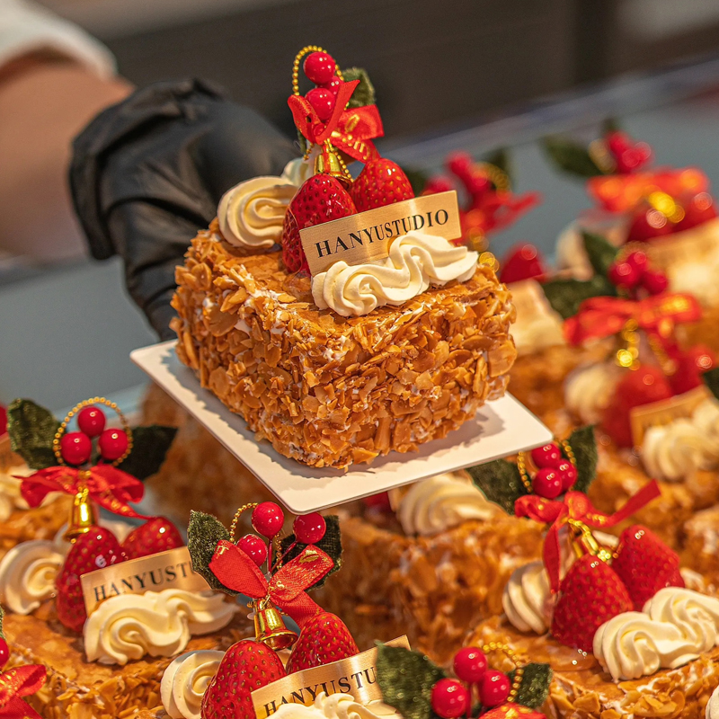 冬季圣诞节草莓拿破仑焦糖蛋糕