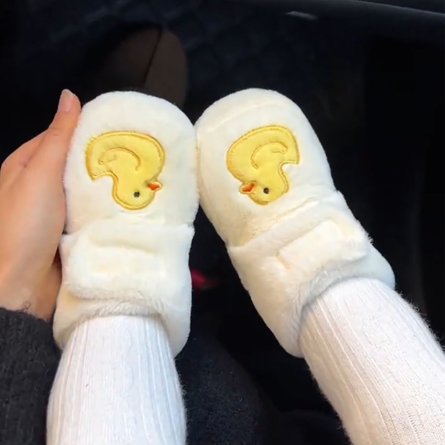 可爱小鸭子雪地靴男女童毛毛鞋一脚蹬加绒保暖御寒防滑学步棉拖鞋