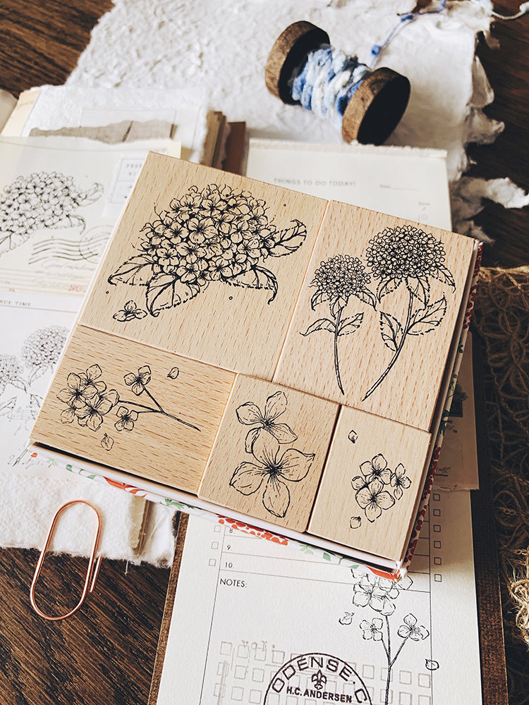 两只浣熊绣球花木质印章手账