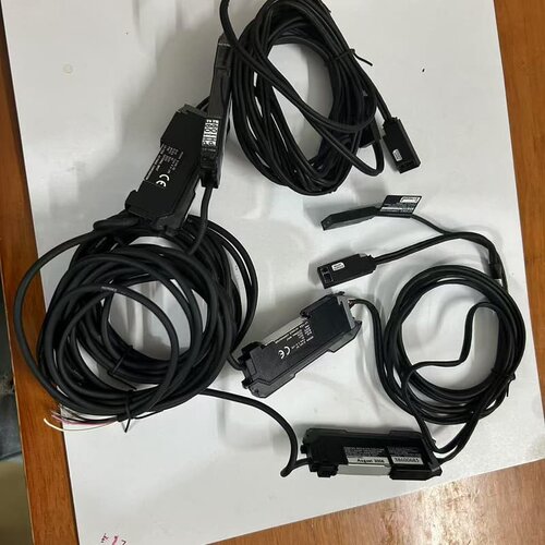 基恩士LV-S41L+LV-11SA激光数字传感器