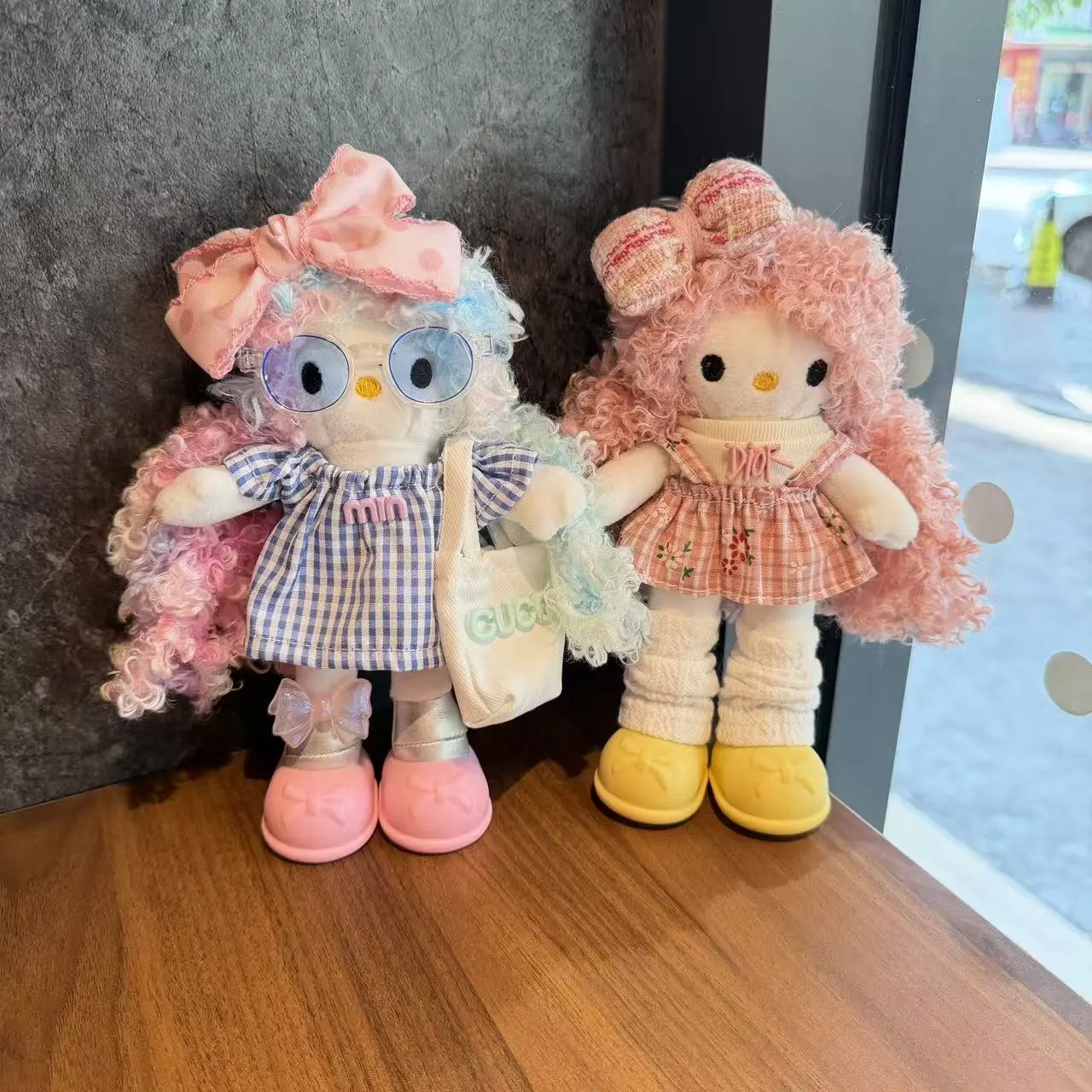 新款冬日长腿kitty毛绒挂件裙子换装娃衣ins风玩偶挂饰背包钥匙扣