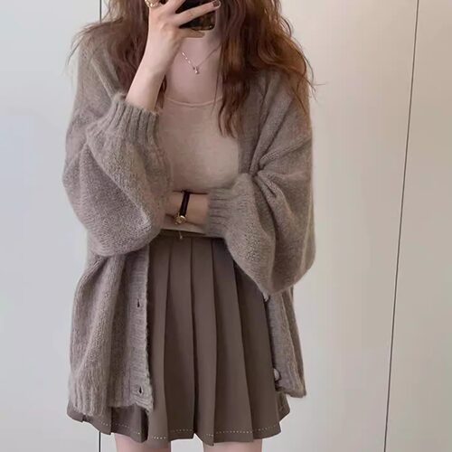 2026春款上新卡其色针织开衫女装