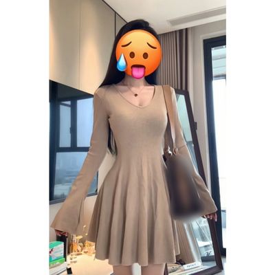 秋冬季黑色V领长袖针织连衣裙女超好看的小个子配大衣内搭A字短裙