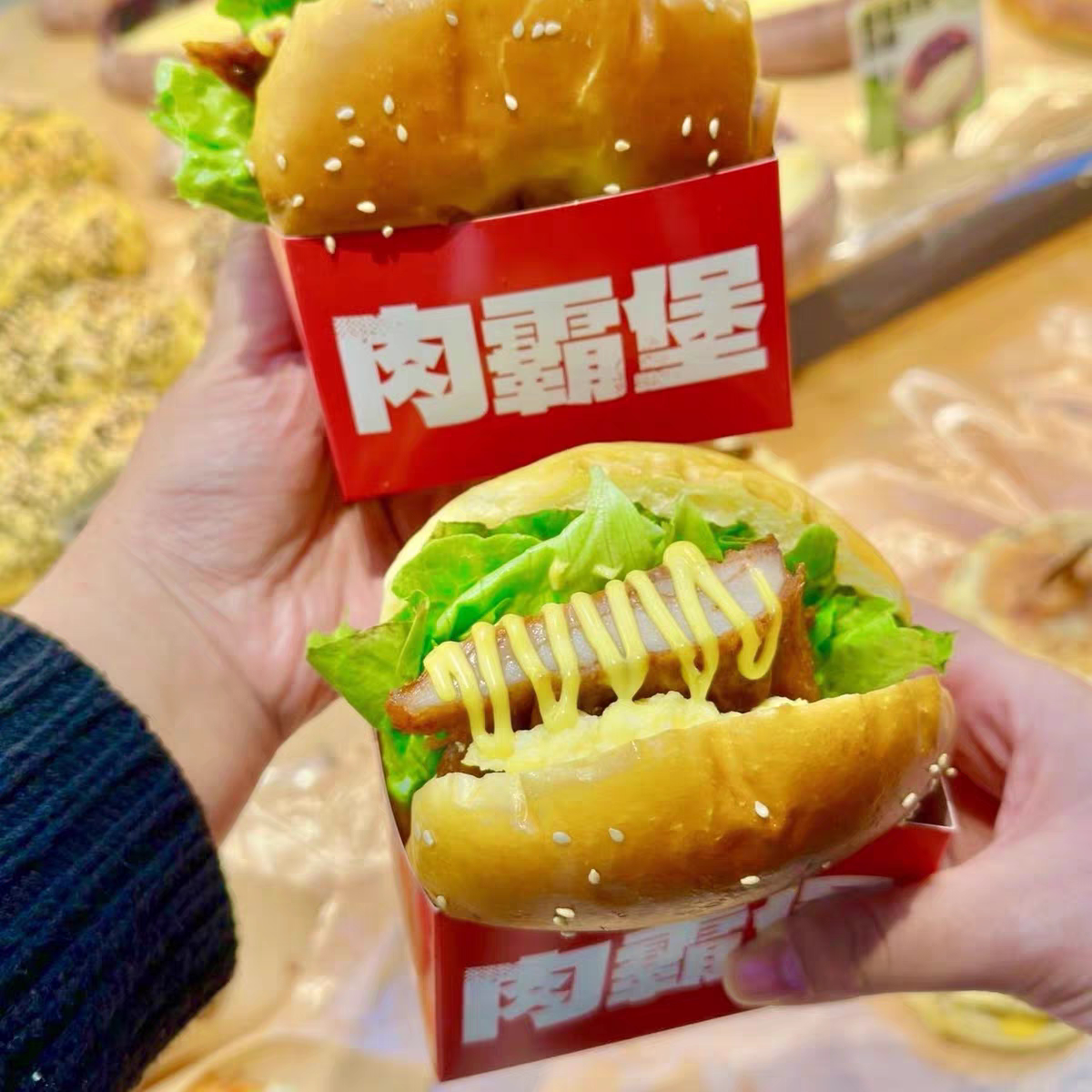 霸王肉堡热狗面包打包盒猪扒包一次性纸托盒三明治小汉堡包装盒子图片