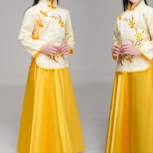 红梅赞舞蹈演出服图片素材