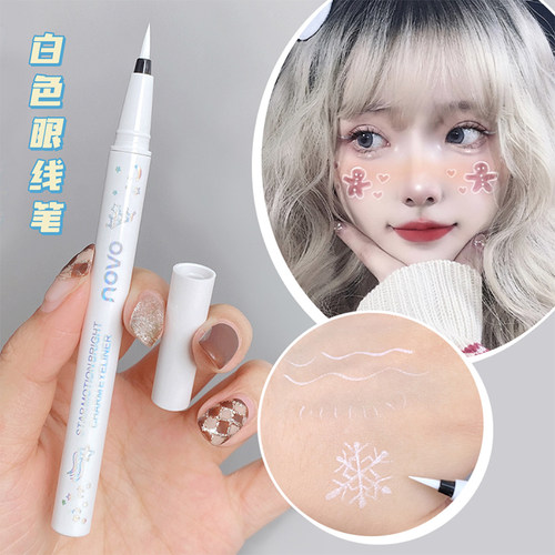 白色眼线笔画圣诞妆雪花姜饼人