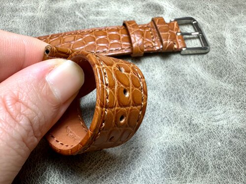 鳄鱼圆纹薄款真皮表带中光