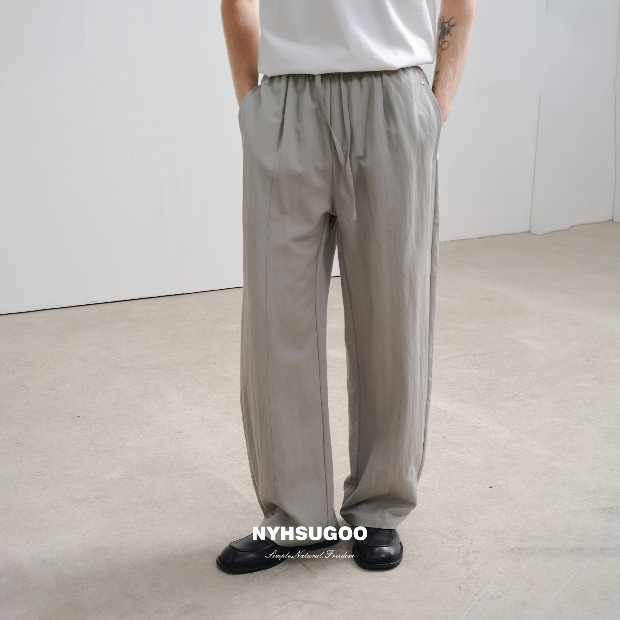 南乙NYHSUGOO夏季凉感休闲裤男2025设计款宽松肌理感腰带长裤3597