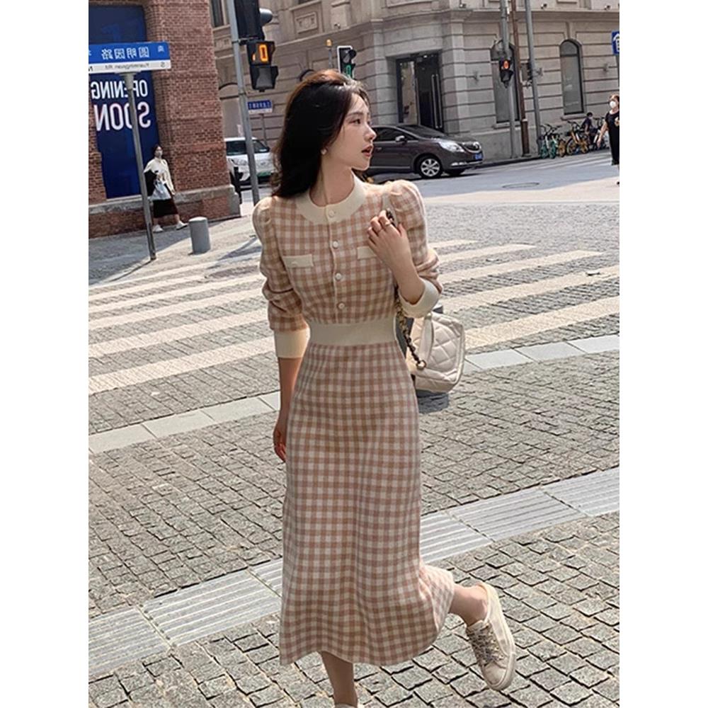 欧洲站秋季2024新款女装法式长裙小众设计长袖粉色格子针织洋装
