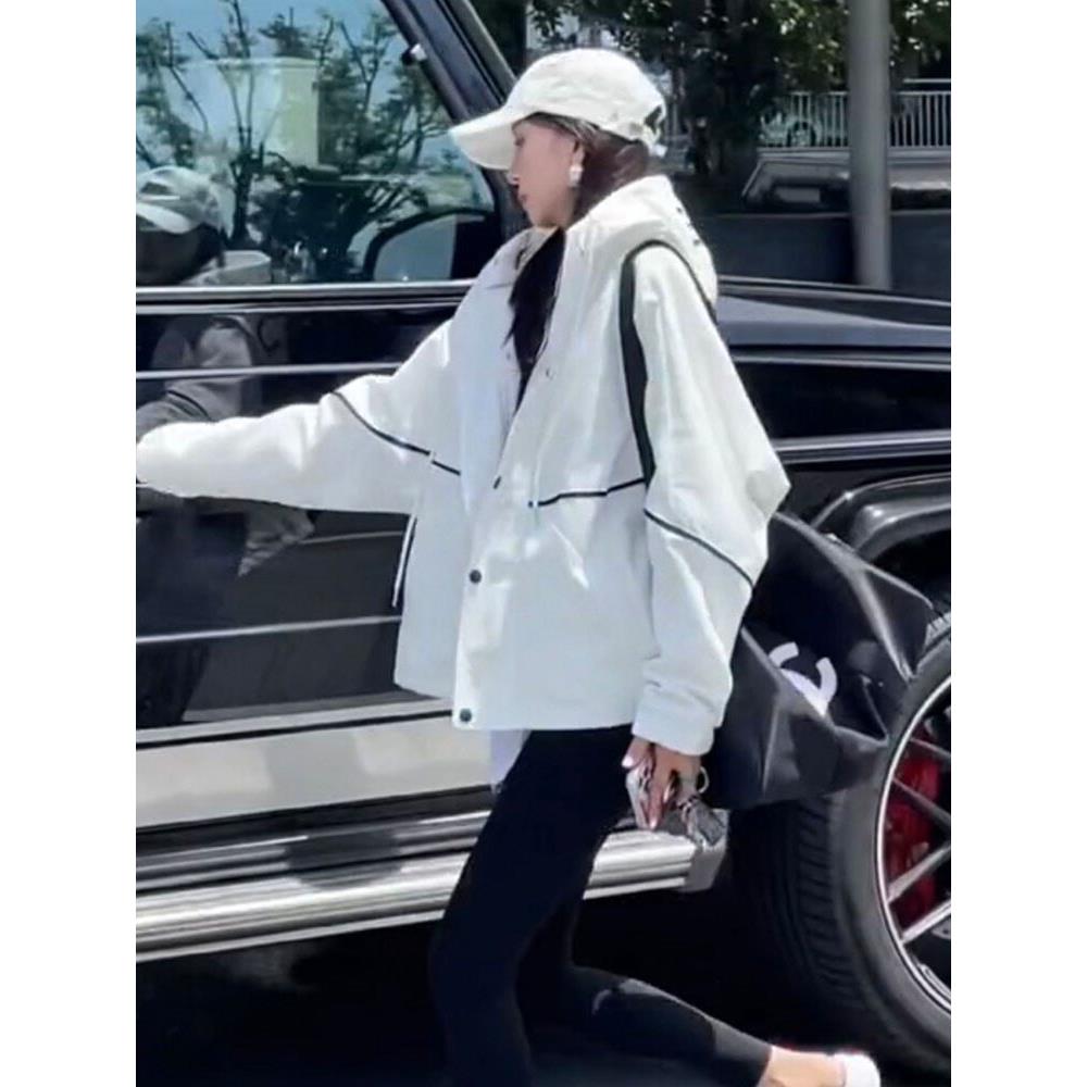 白色运动服装的妇女在春季和秋季欧洲防风夹克连帽夹克短风衣大尺