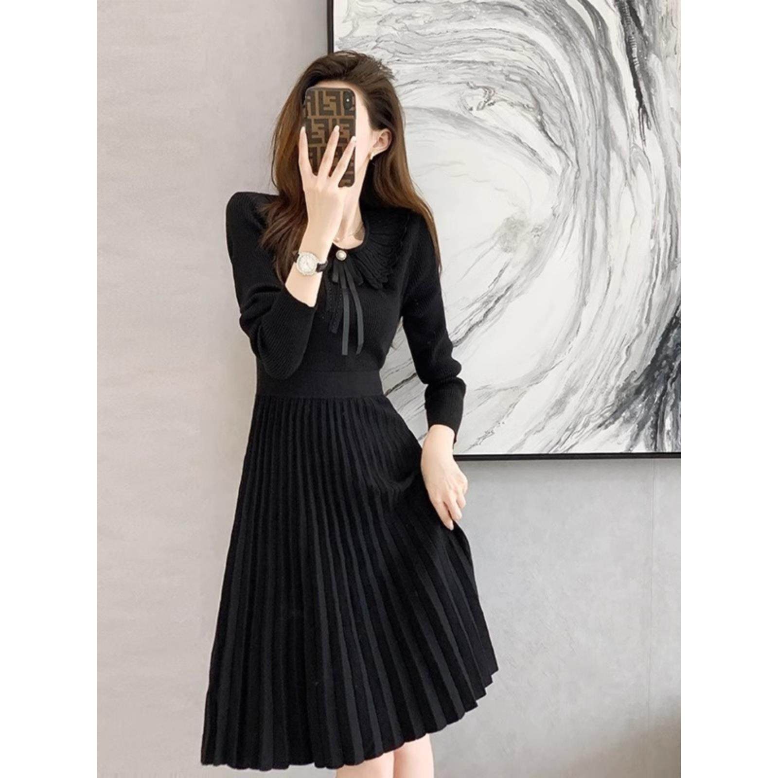 欧洲站秋季2024新款女装黑色赫本风小黑裙气质显瘦针织打底连衣裙