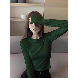 墨绿色圆领打底衫秋季女款2025新款磨毛加厚内搭短款长袖T恤上衣
