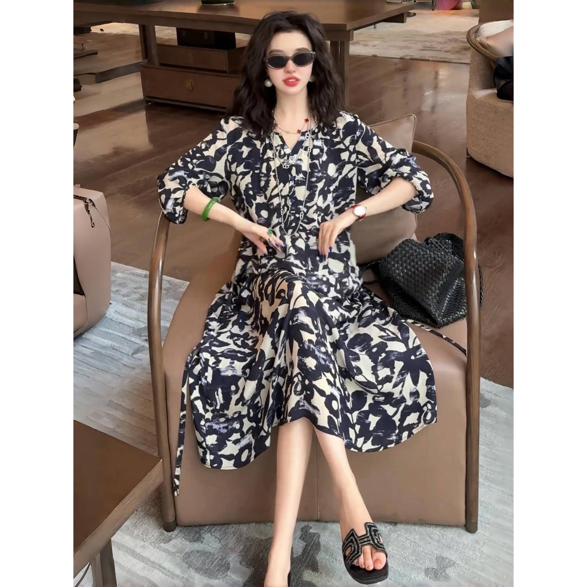 高端法式轻奢印花连衣裙女夏季新款时尚覆古高贵气质宽松大码裙子