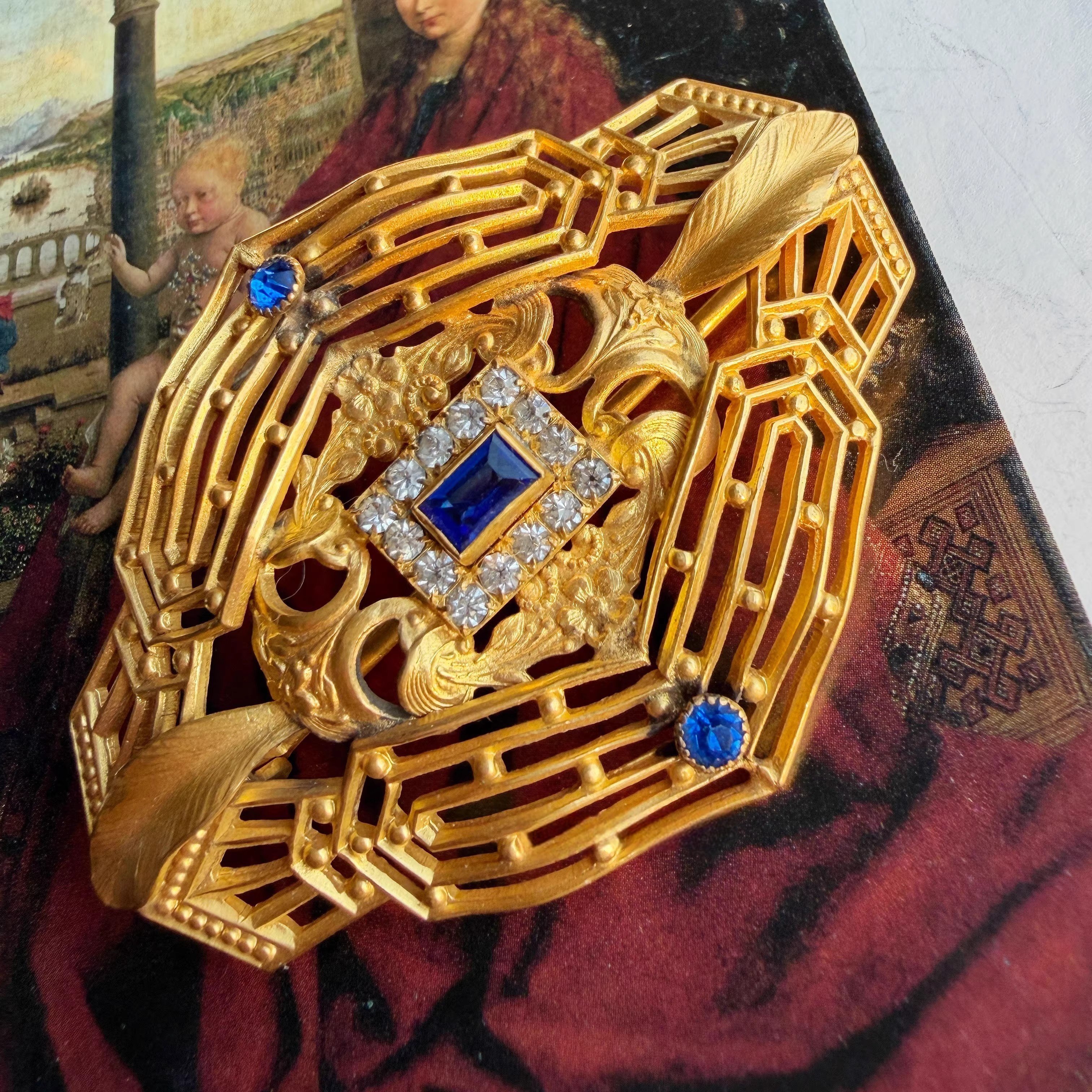 复古重工镂空鎏金色胸针蓝彩宝白钻镶嵌精致时尚西装礼服配饰别针,饰品/流行首饰/时尚饰品新,胸针,淘宝优惠券,粉丝福利购,淘宝优惠卷