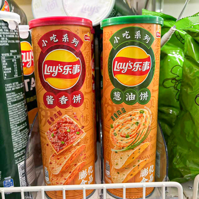 盒马代购Lay's/乐事小吃系列薯片酱香饼味90g国盒马新罐装葱油饼
