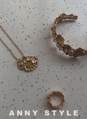 anna黄铜花朵浮雕项链