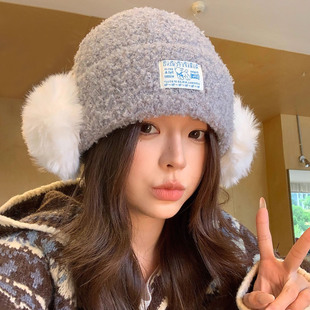毛绒贴布字母针织帽子女2025新款冬季耳罩一体加绒保暖护耳毛线帽