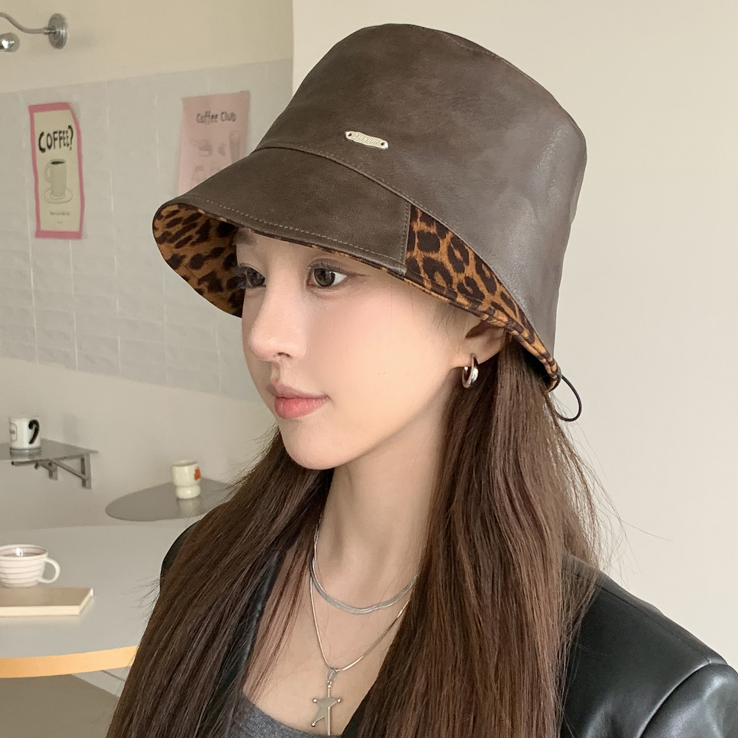 复古豹纹皮质渔夫帽女显脸小