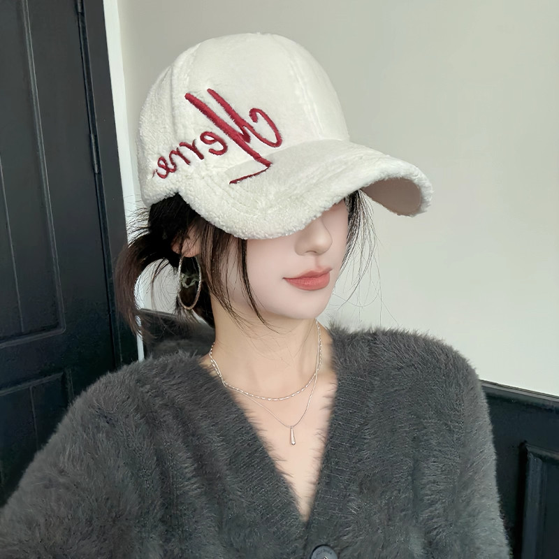 韩版刺绣字母羊羔绒棒球帽女2025新款秋冬季保暖百搭显脸小鸭舌帽