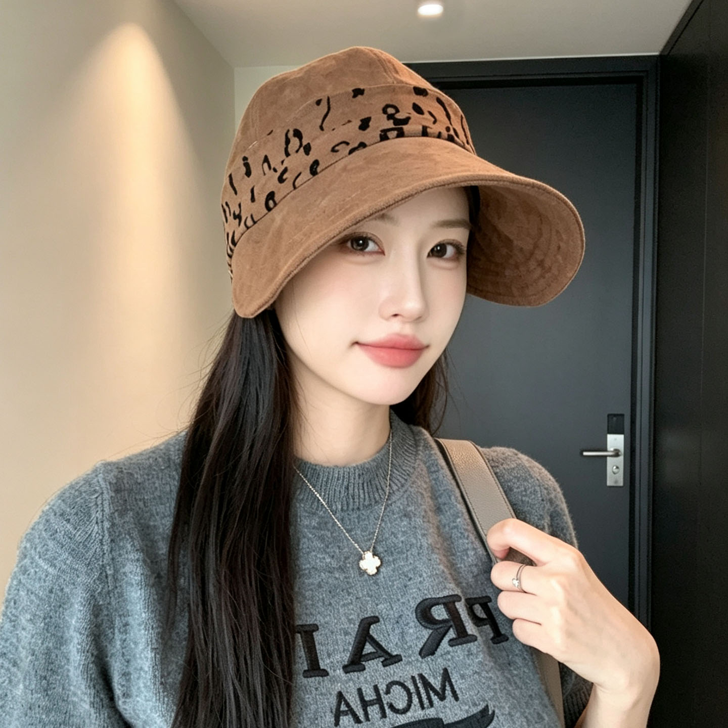 灵允豹纹鹿皮绒宽檐显脸小渔夫帽