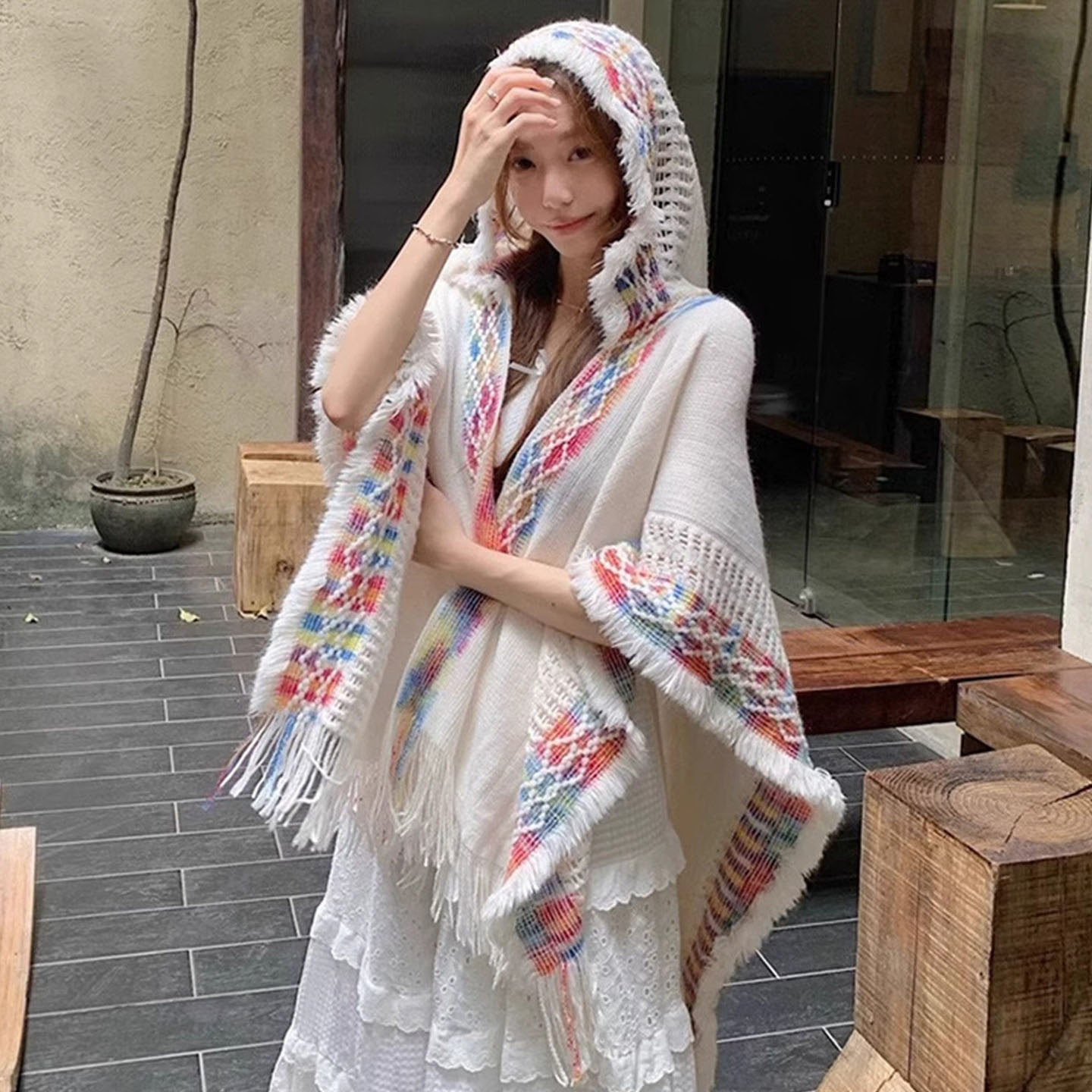 连帽披肩女款民族风外搭2026年新款斗篷百搭云南西藏旅游穿搭围巾