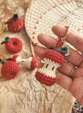 平安喜乐 可爱苹果毛线钩织包包挂件钥匙扣胸针礼物Mazi手作成品
