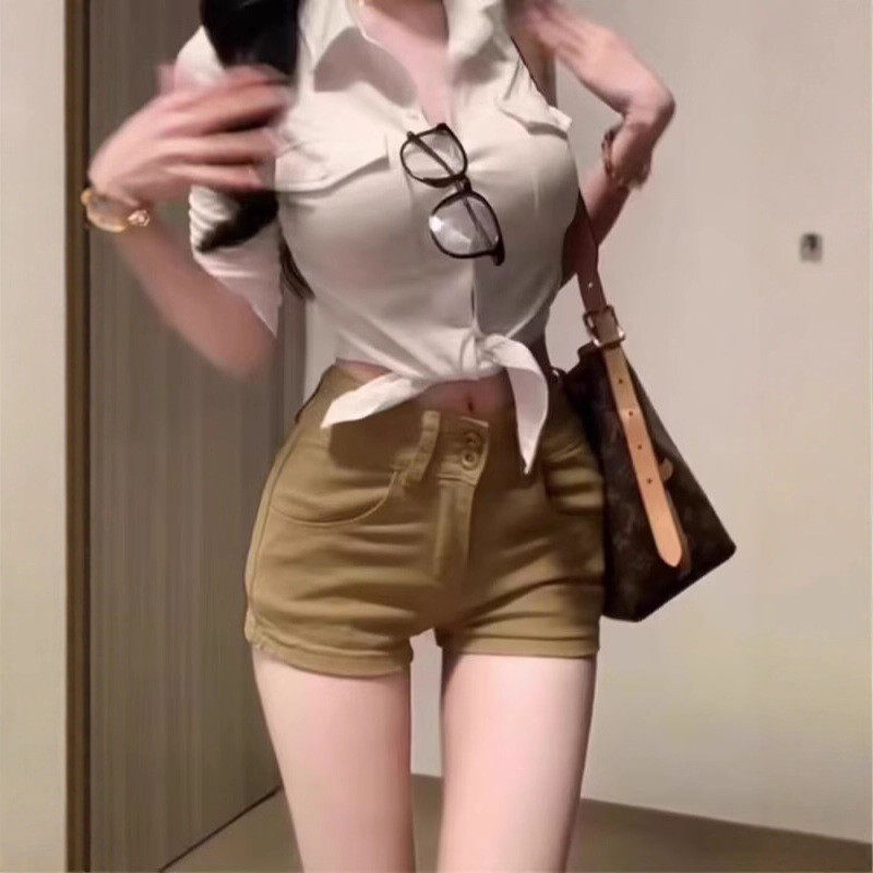 大码胖mm美式辣妹卡其色丰胯牛仔短裤女夏季紧身显瘦弹力包臀热裤