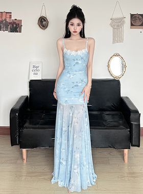 HEYOUNGIRL蓝鸢如梦蕾丝拼接花卉印花网纱吊带裙海边度假蓝色长裙